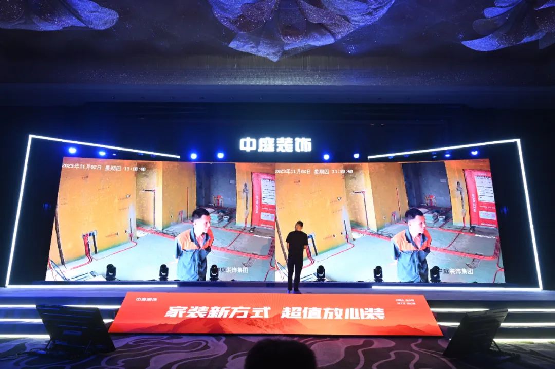 丁總在發布會現場演示中庭慧眼系統 丁總在發布會現場演示中庭慧眼系統